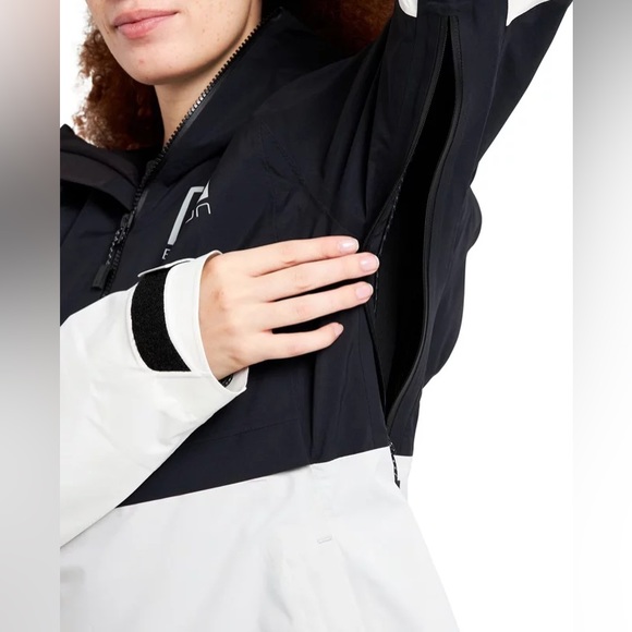 Burton Women's AK GORE-TEX 2L Kimmy Anorak Ski Snowboard black/gray/white XS NWT - Picture 5 of 6